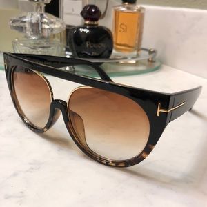 🚫SOLD🚫 Detailed Sunglasses